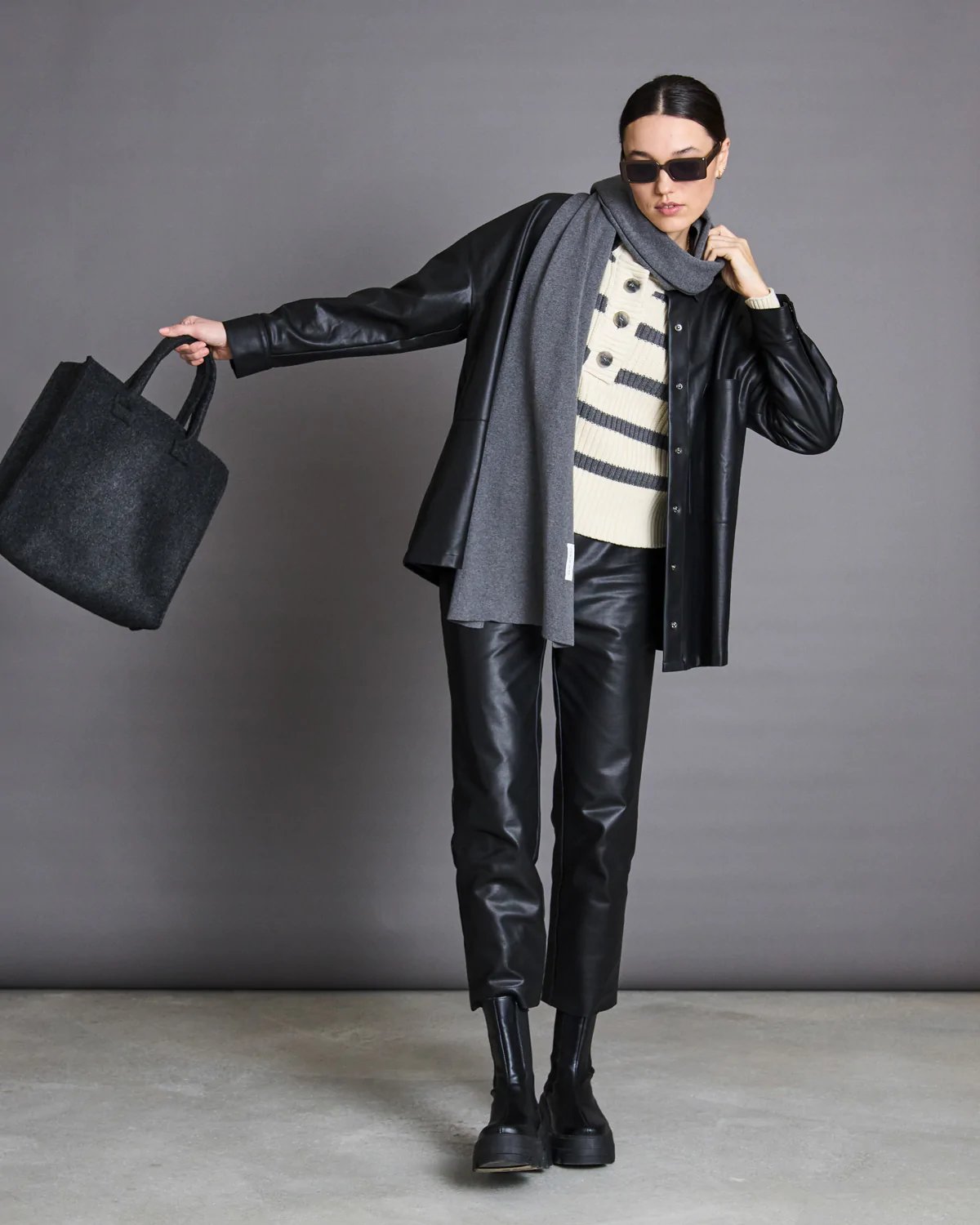 Jan N June Strickschal Staten  