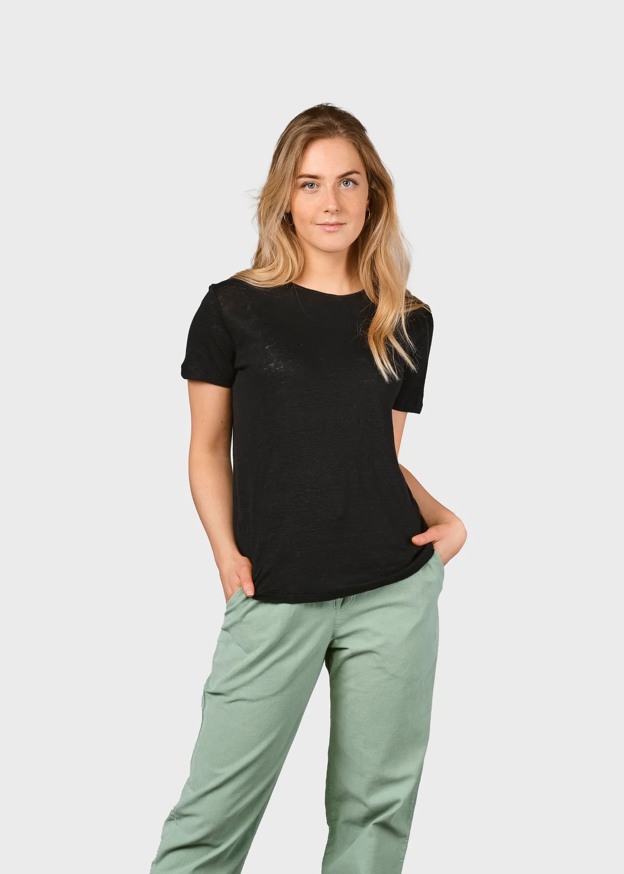 Klitmöller Collective T-Shirt Rikke Aus Leinen Black Klitmöller-Collective-T-Shirt-Rikke-Aus-Leinen-Black