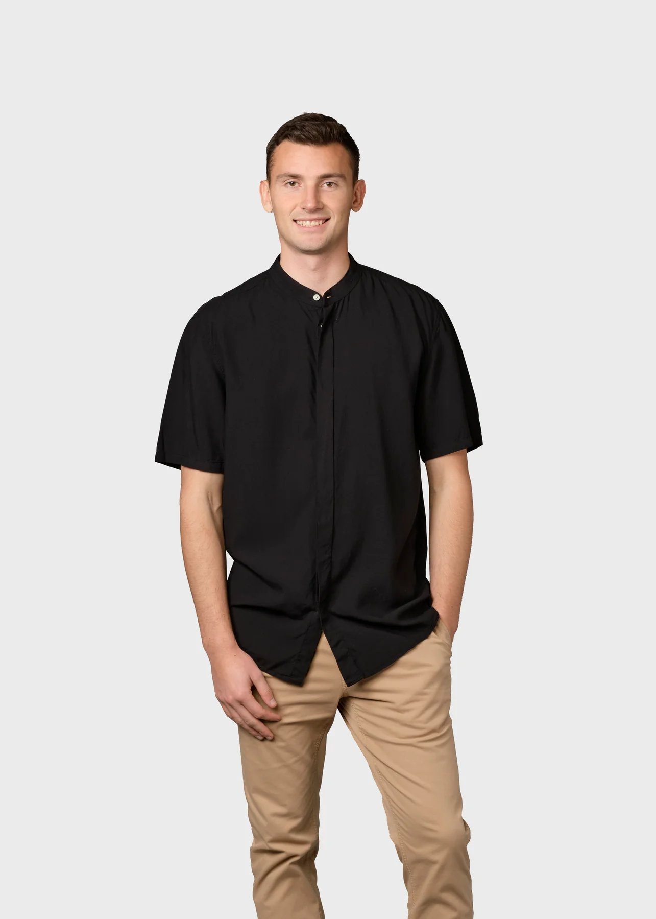 Klitmöller Collective Kurzarm-Hemd Max Aus Tencel Black Klitmöller-Collective-Kurzarm-Hemd-Max-Aus-Tencel-Black