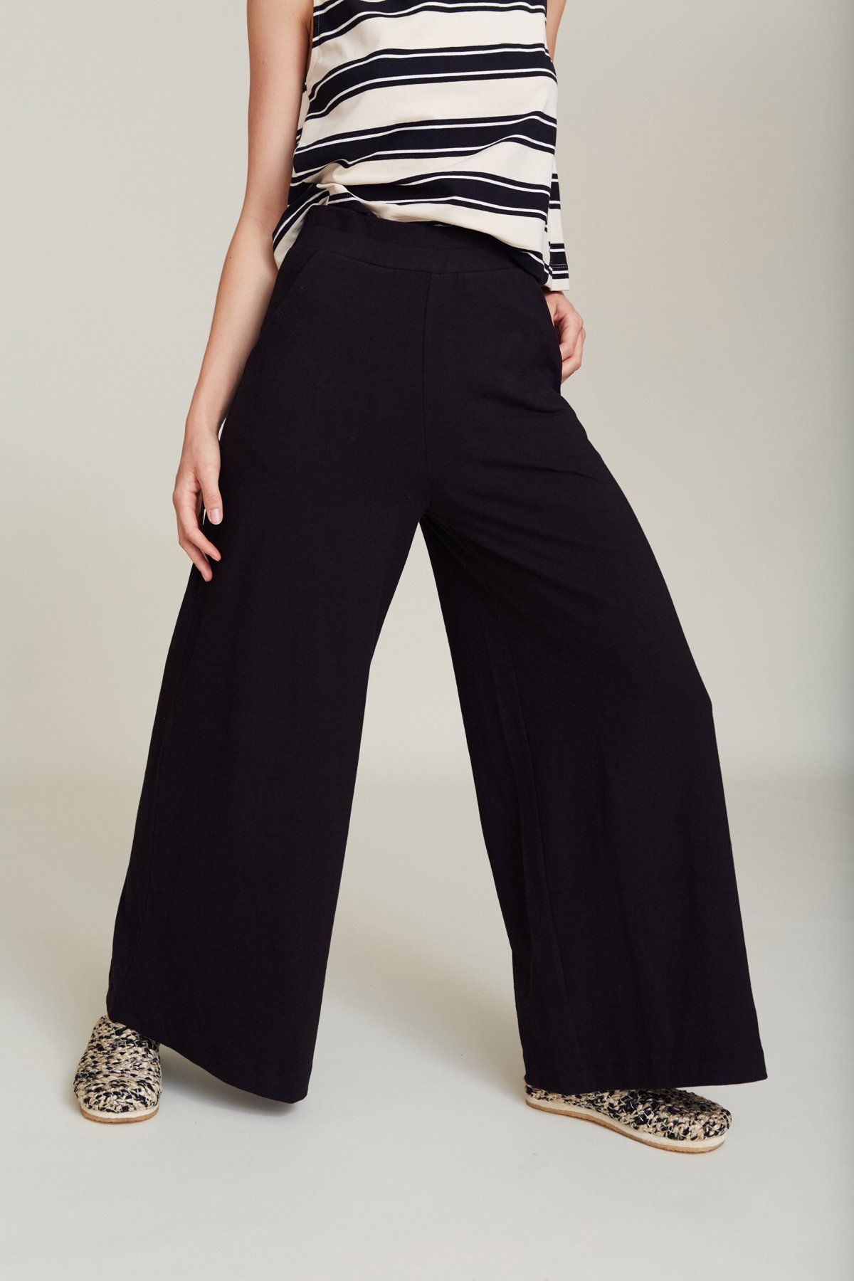 Suite-13-Hose-Palau-Black