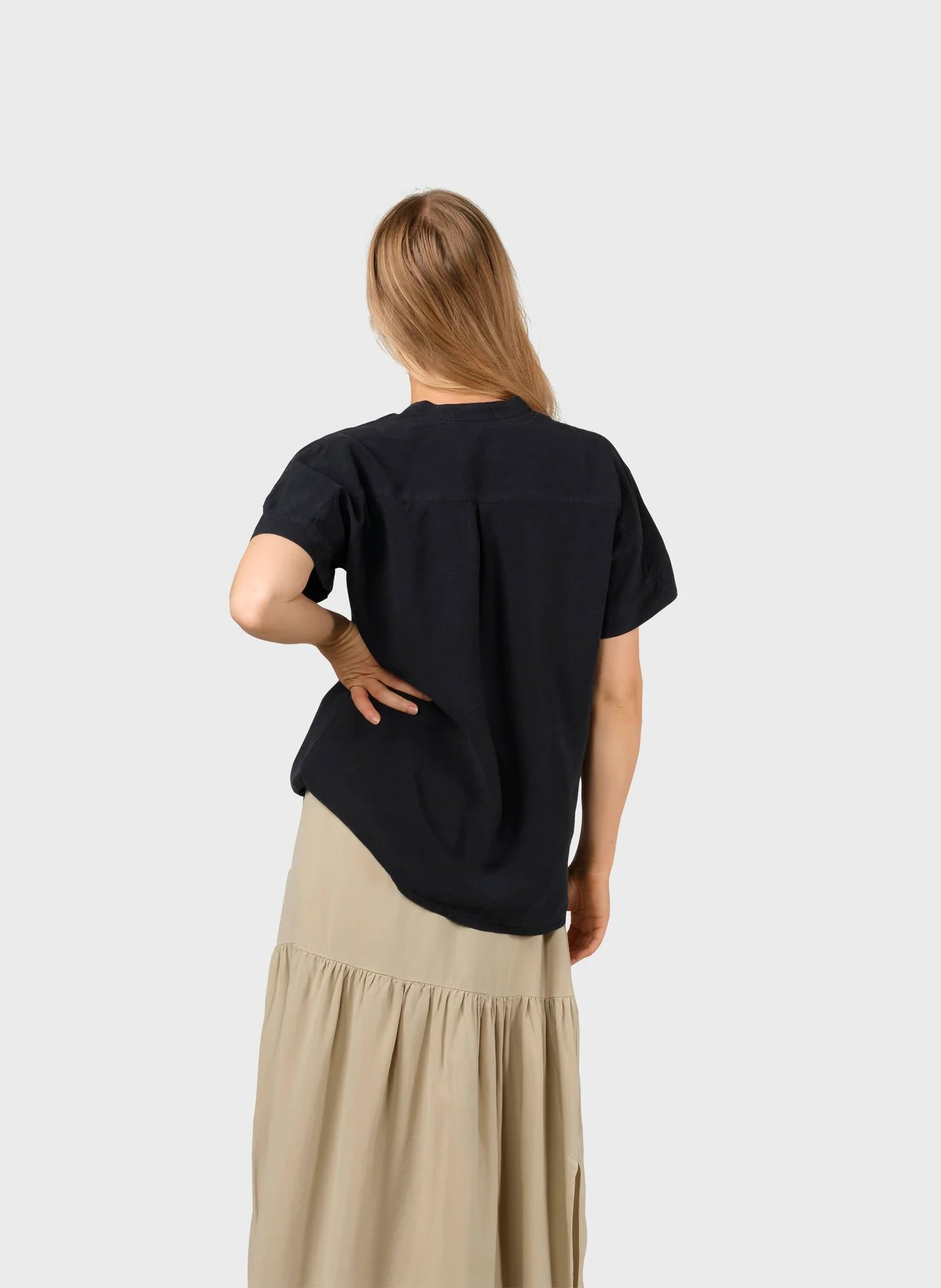 Klitmöller Collective Kurzarm-Bluse Li Aus Tencel Navy Klitmöller-Collective-Kurzarm-Bluse-Li-Aus-Tencel-Navy