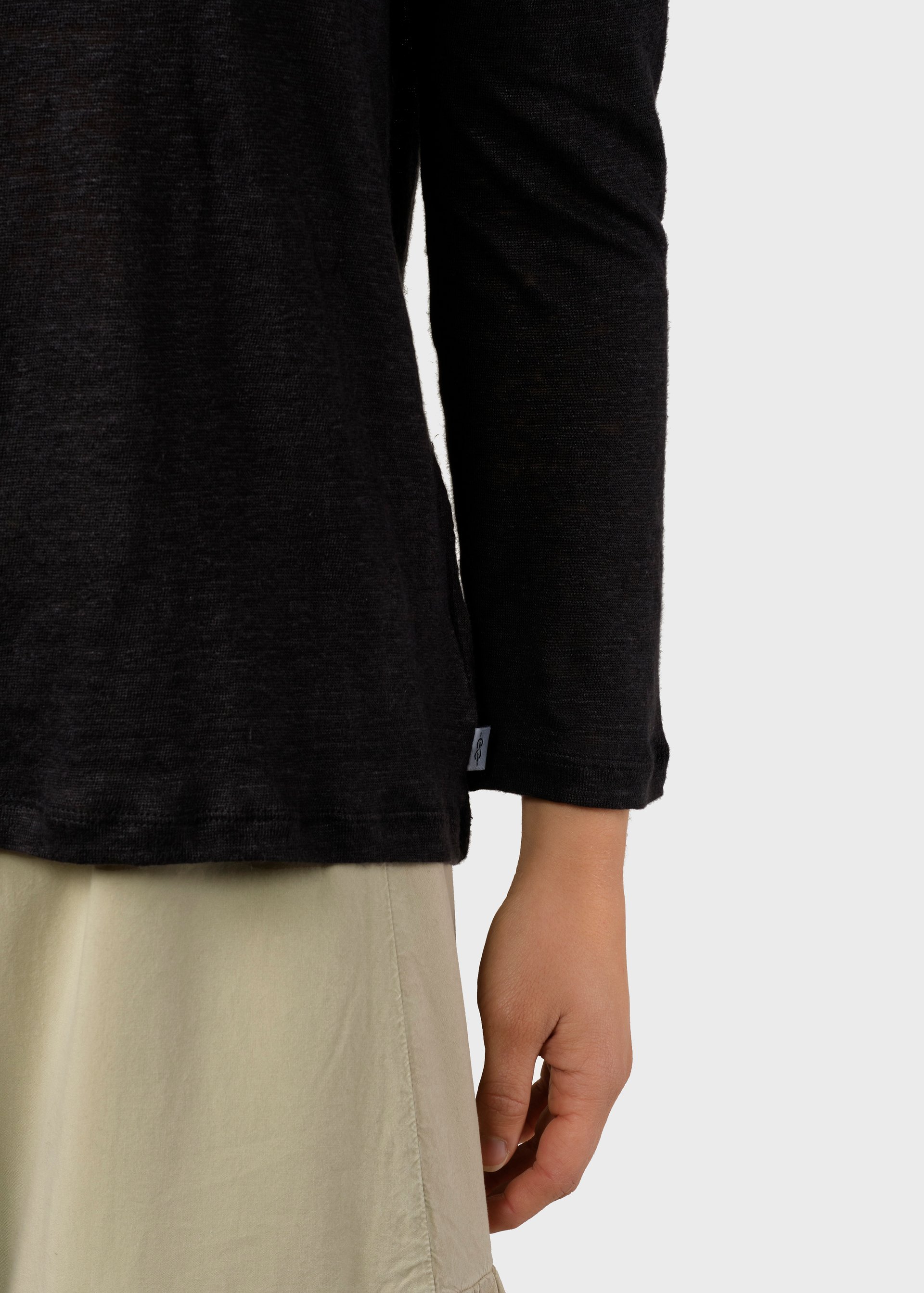 Klitmöller-Collective-Longsleeve-Gudrun-Aus-Leinen-Black