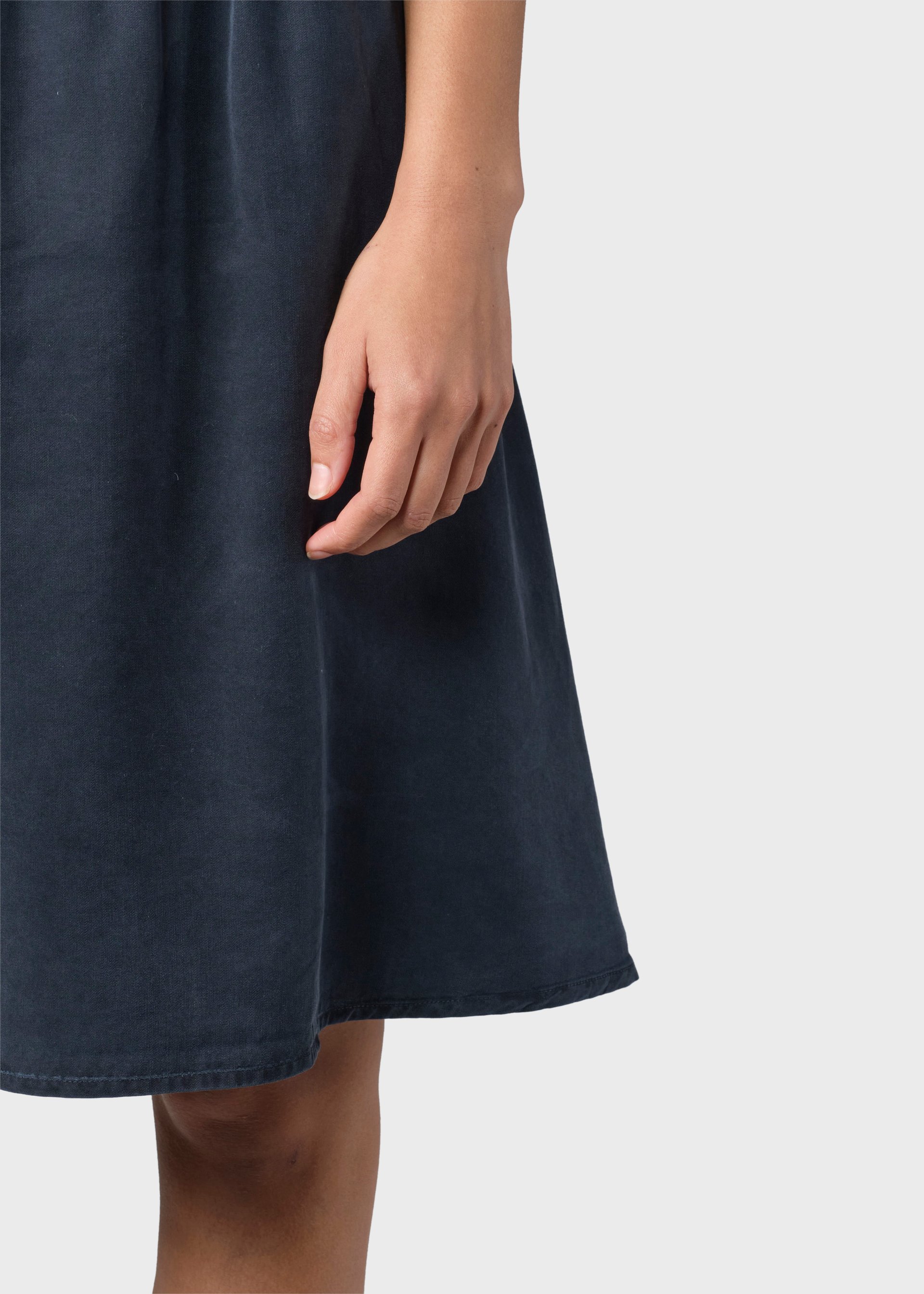 Klitmöller-Collective-Kurzer-Rock-Ramona-Aus-Tencel-Navy