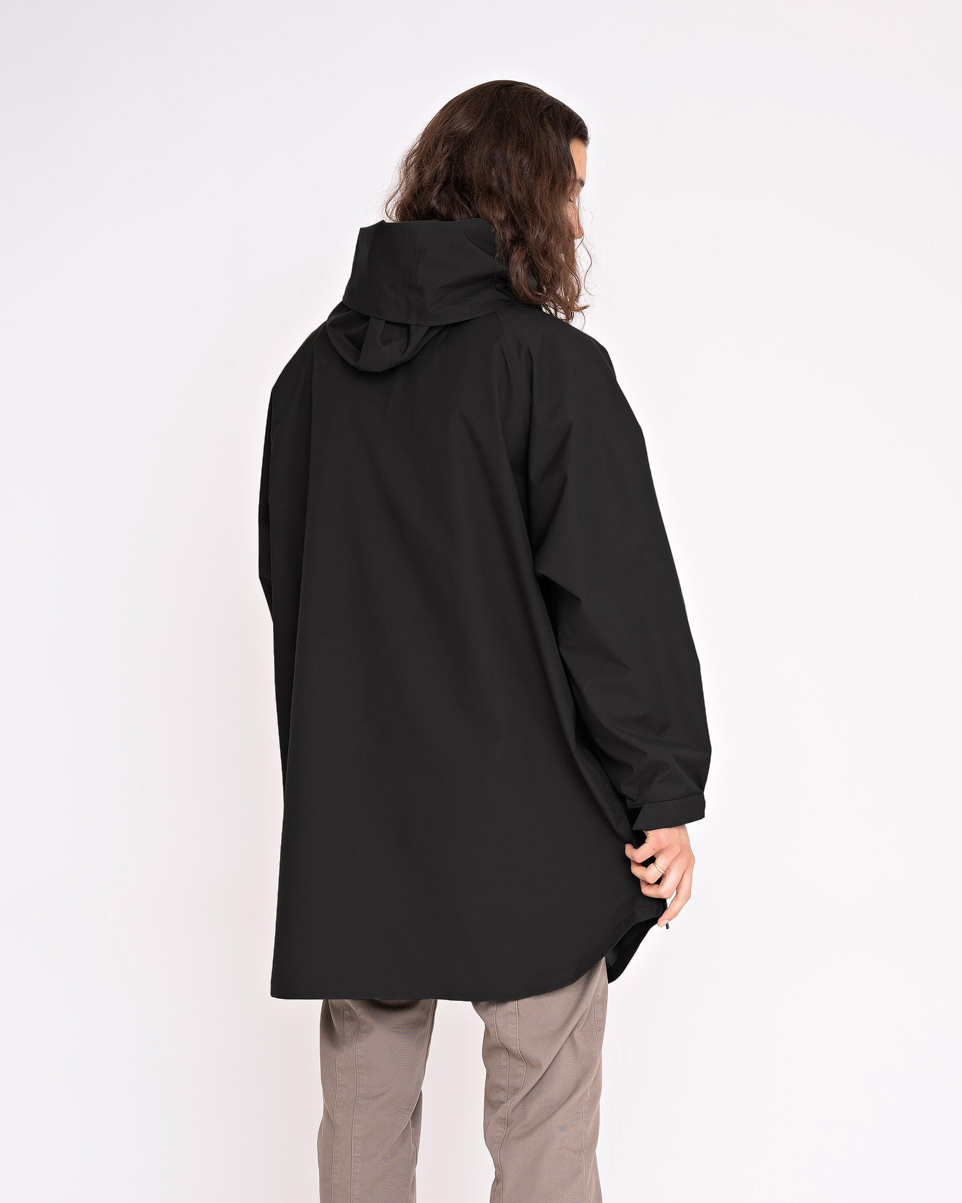 Johnny-Love-Poncho-Embla-Black