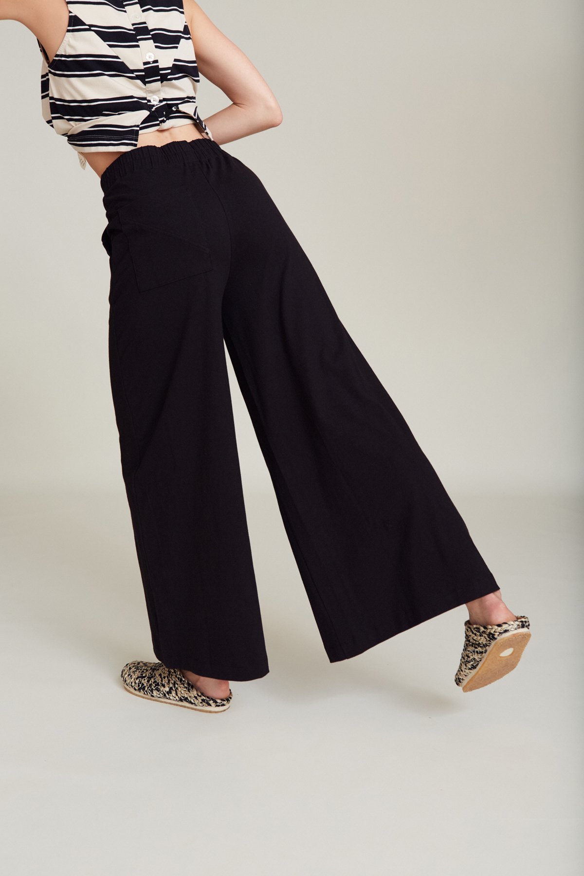 Suite-13-Hose-Palau-Black