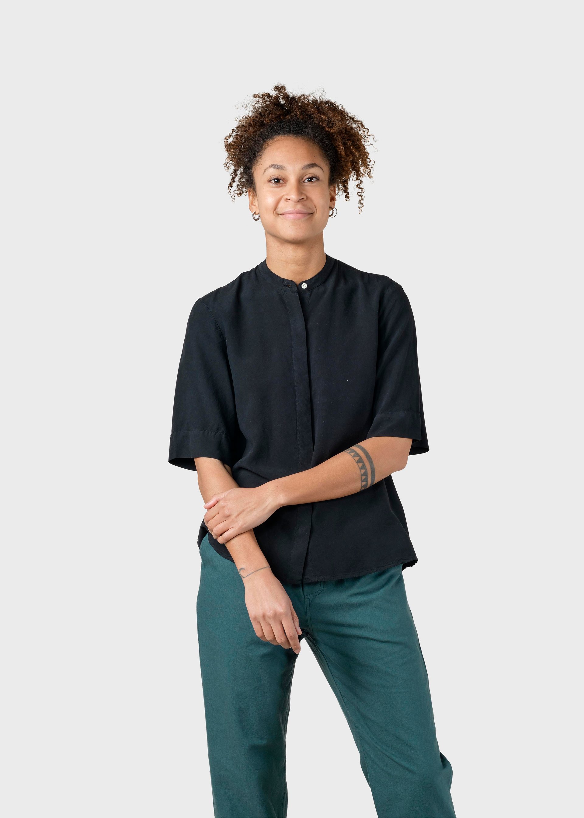Klitmöller Collective Bluse Solrun Aus Tencel Black Klitmöller-Collective-Bluse-Solrun-Aus-Tencel-Black