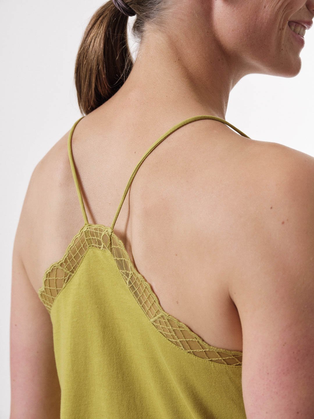 Lanius-Top-Mit-Grafischer-Spitze-Golden-Olive