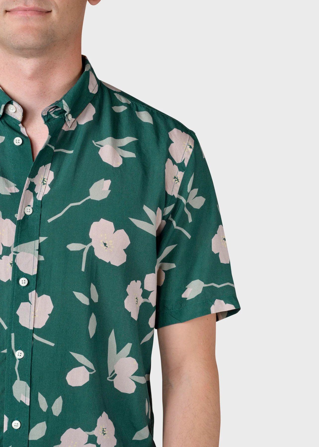 Klitmöller Collective Kurzarm Quentin Aus Tencel Moss Green Bottom/Sage/Rose Flowers Klitmöller Collective Kurzarm Quentin Aus Tencel Moss Green Bottom/Sage/Rose Flowers