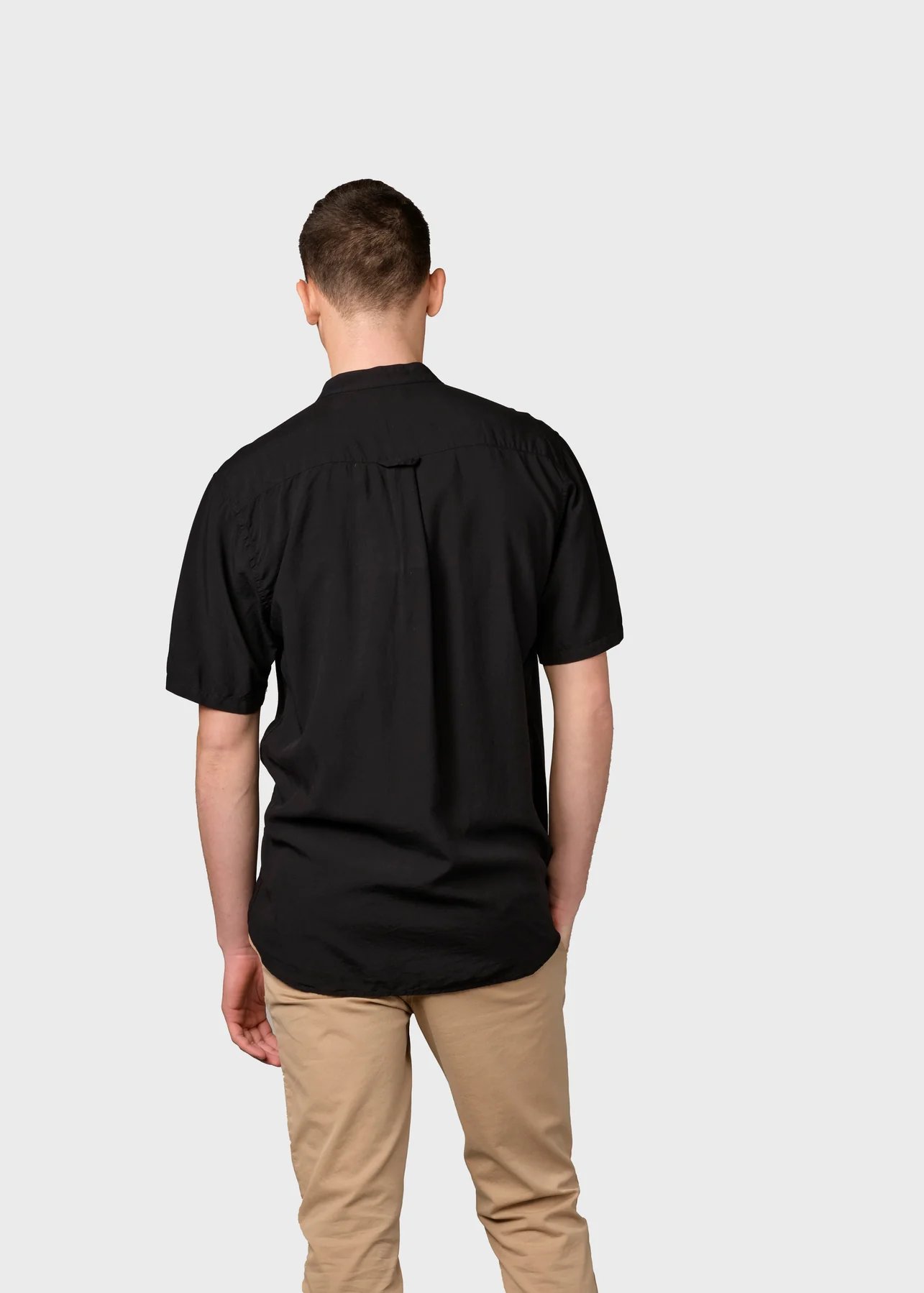 Klitmöller Collective Kurzarm-Hemd Max Aus Tencel Black Klitmöller-Collective-Kurzarm-Hemd-Max-Aus-Tencel-Black