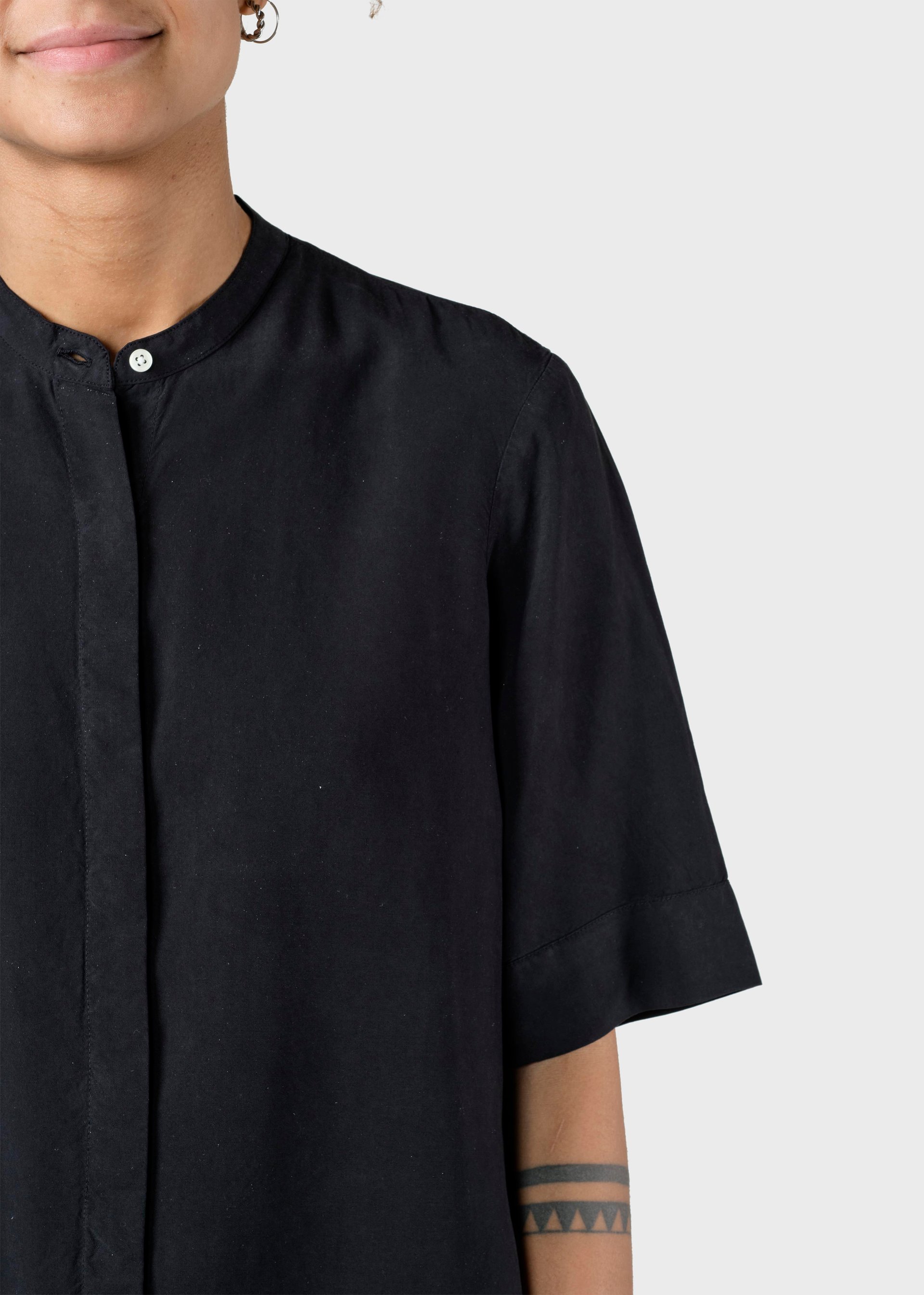 Klitmöller Collective Bluse Solrun Aus Tencel Black Klitmöller-Collective-Bluse-Solrun-Aus-Tencel-Black