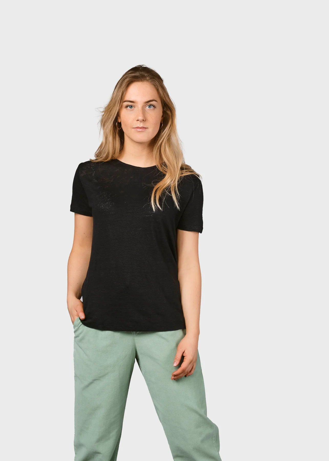 Klitmöller Collective T-Shirt Rikke Aus Leinen Black Klitmöller-Collective-T-Shirt-Rikke-Aus-Leinen-Black