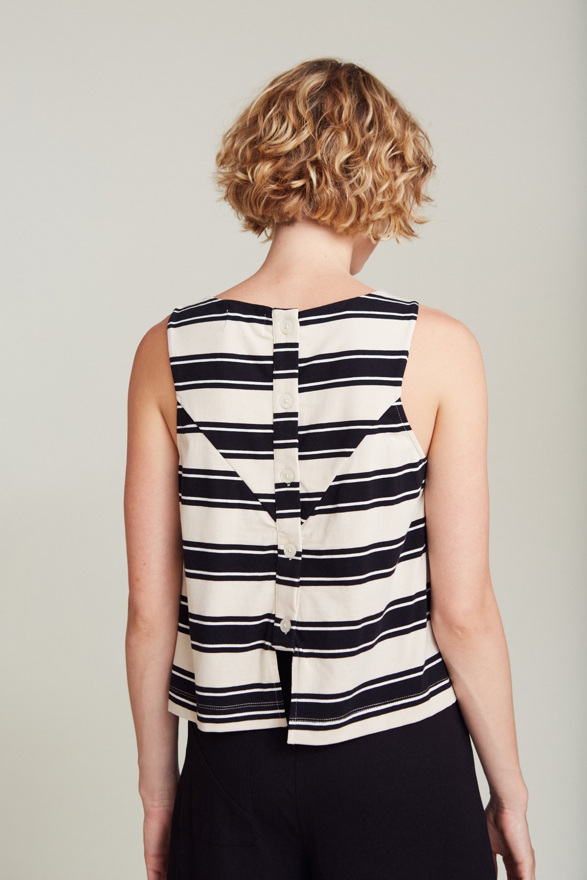 Suite-13-Top-Menorca-Stripes-Black-Stripes