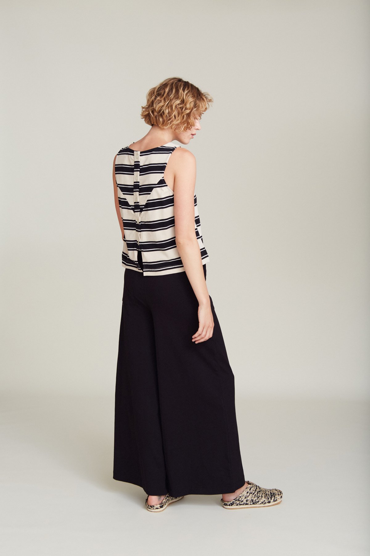 Suite-13-Top-Menorca-Stripes-Black-Stripes