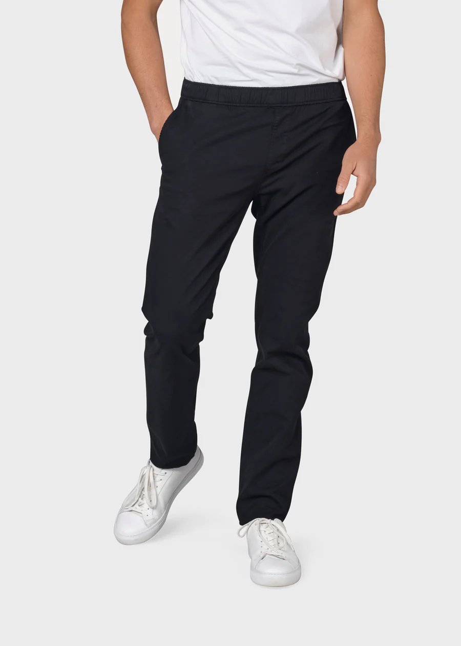Klitmöller-Collective-Chino-Elliot-Black